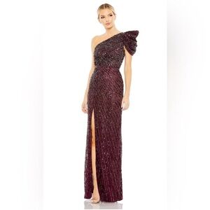 Mac Duggal EMBELLISHED PUFF ONE
SHOULDER GOWN Size 4 
BlackBerry